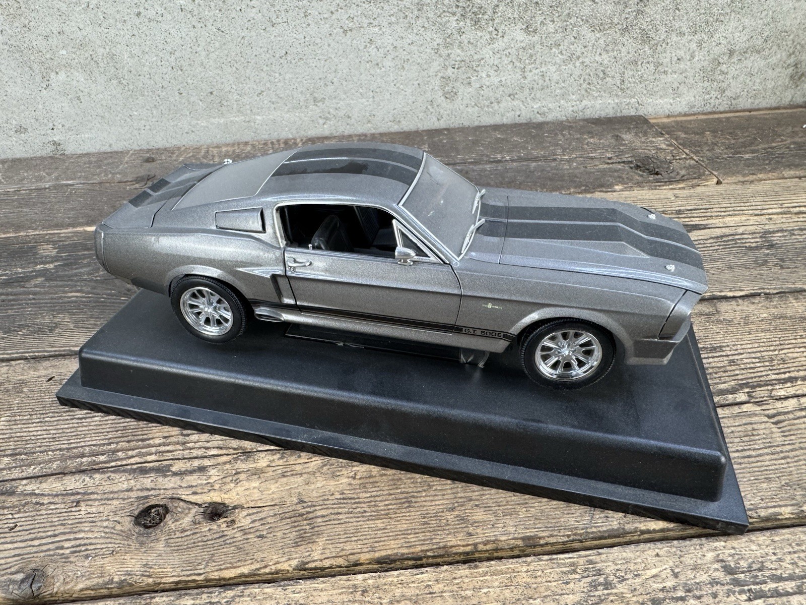 ford mustang shelby gt 500 eleanor 1967 Diecast Car With Stand