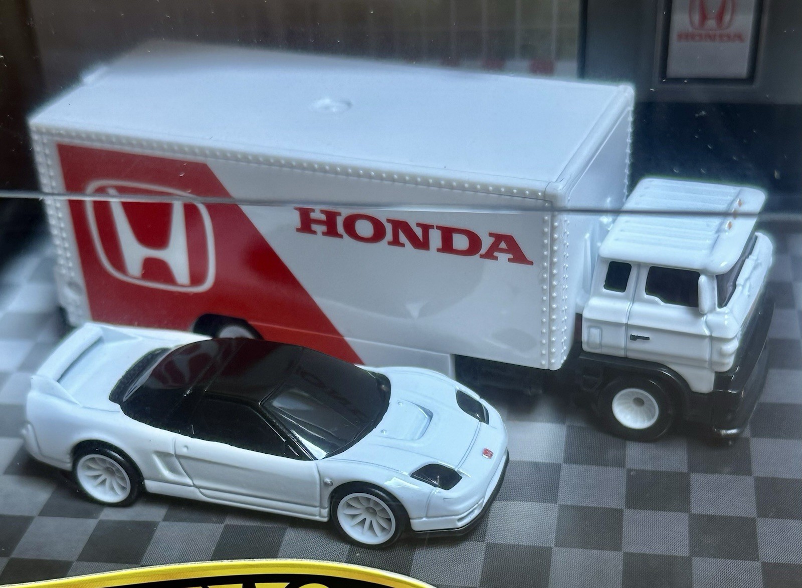 Hot Wheels 2025 Premium Collector Diorama Honda Set Civic Type-R, NSX-R, S2000