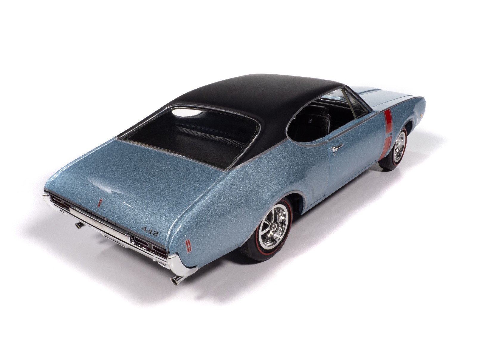 Auto World American Mus Hemmings 1968 Old 442 W30 Holiday Coupe 1:18 Car AMM1350