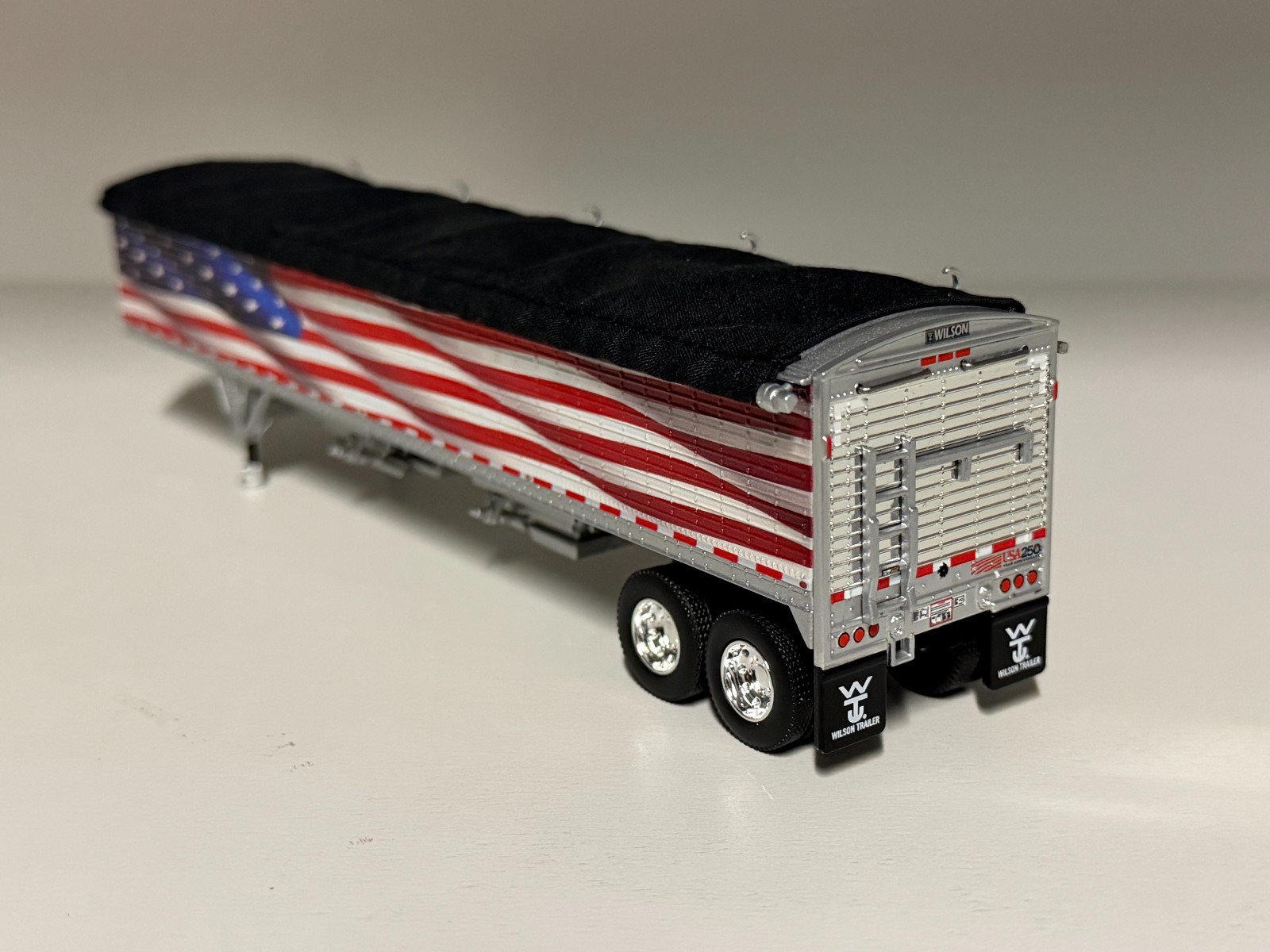 1/64 DCP 250TH AMERICAN FLAG WILSON PACE SETTER HOPPER BOTTOM W/ BLACK TARP