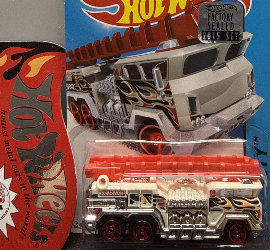2013 HOT WHEELS HW CITY 5 ALARM White Red ladder 🔥Factory Sealed