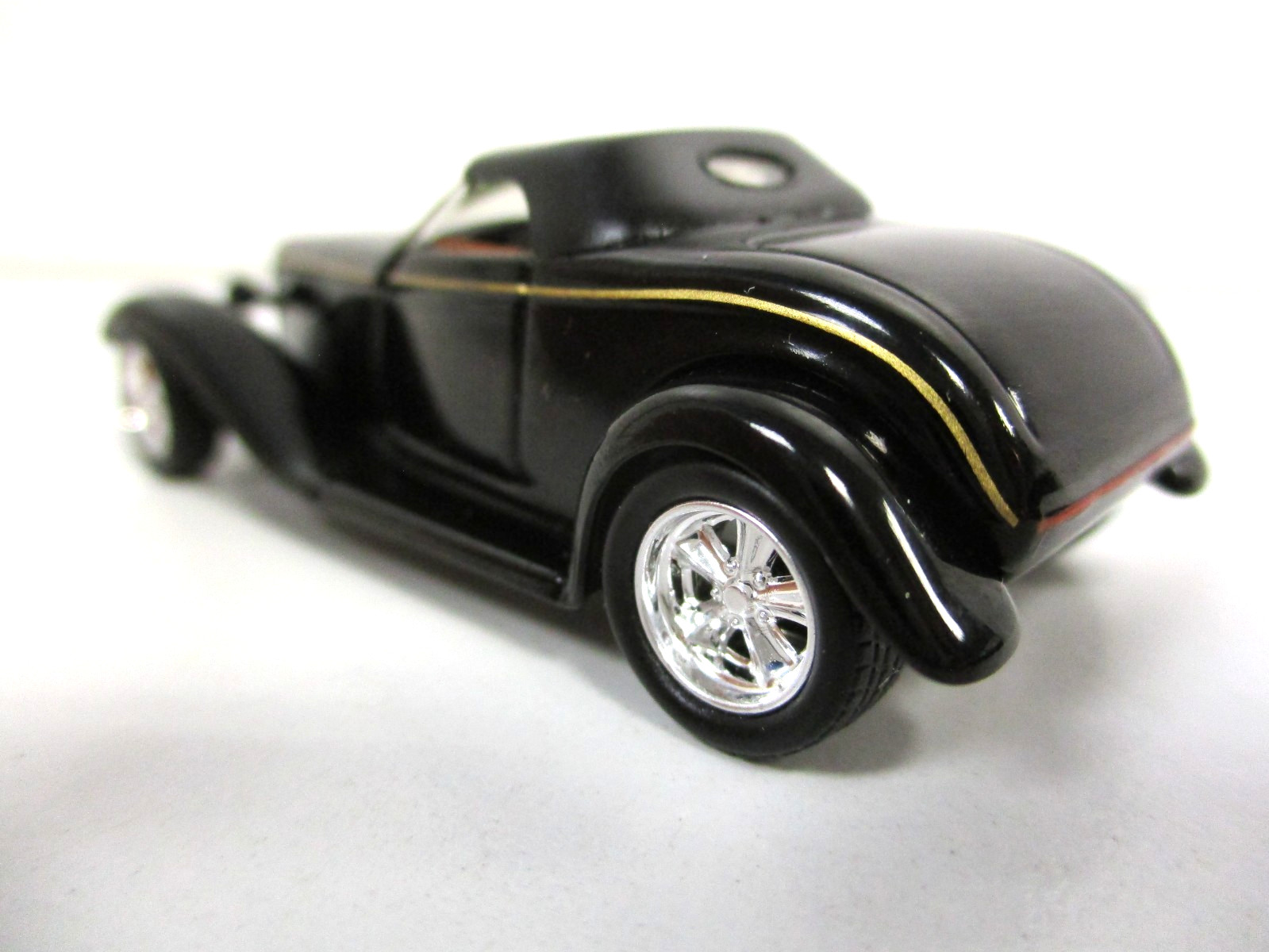 HOT WHEELS – CHIP FOOSE 0032 1932 FORD ROADSTER CUSTOM SHOW CAR – REAL RIDERS