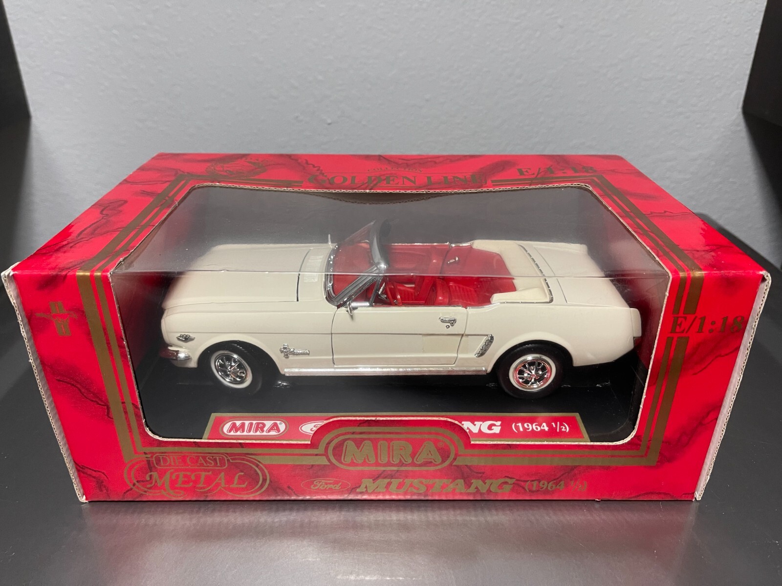 1/18 DIECAST MIRA GOLDEN LINE COLLECTION 1964 1/2 MUSTANG CONVERTIBLE WHITE NEW