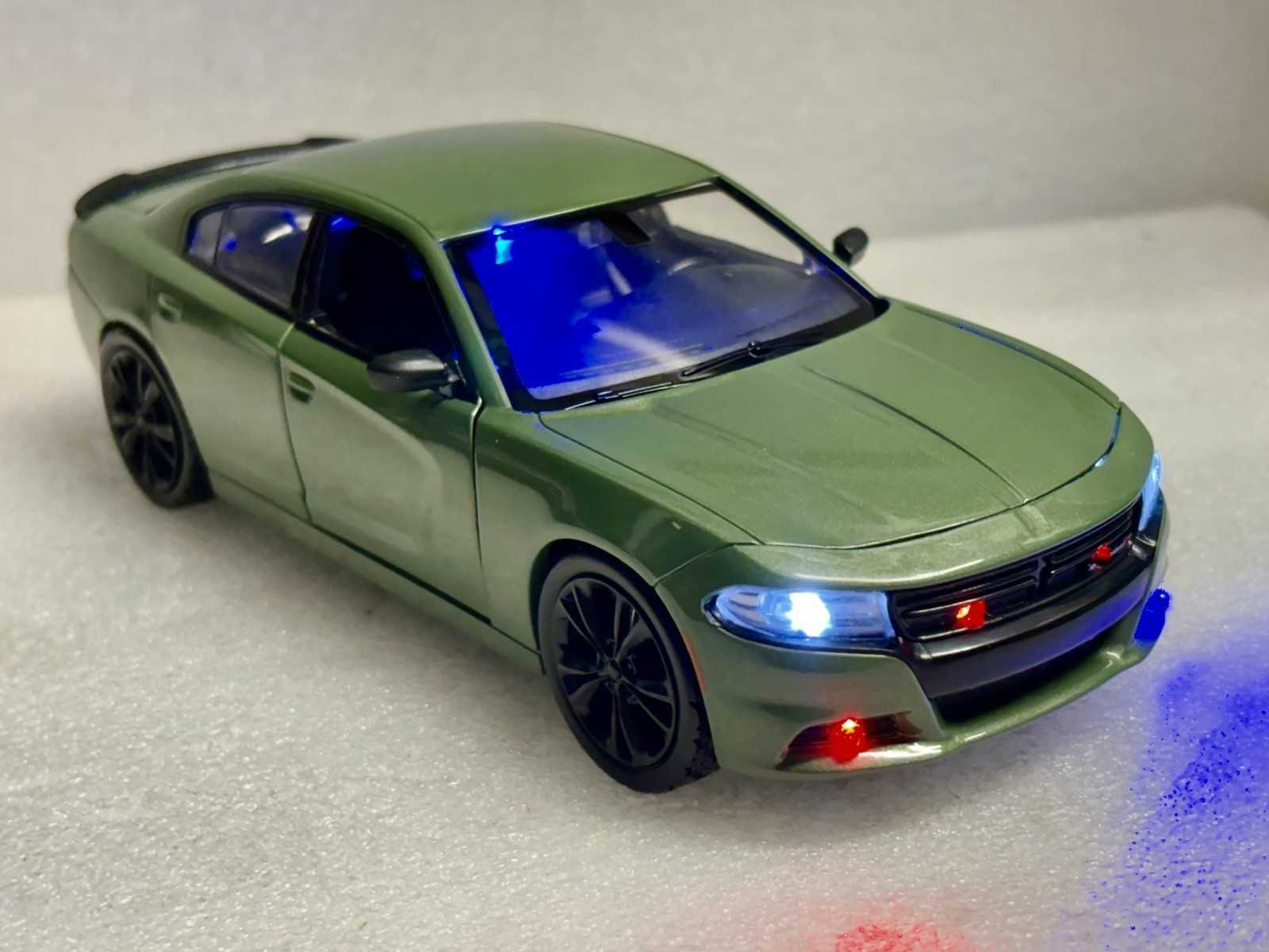 1/24 scale POLICE Unmarked Dodge Charger SRT Undercover FBI WORKING LIGHTS