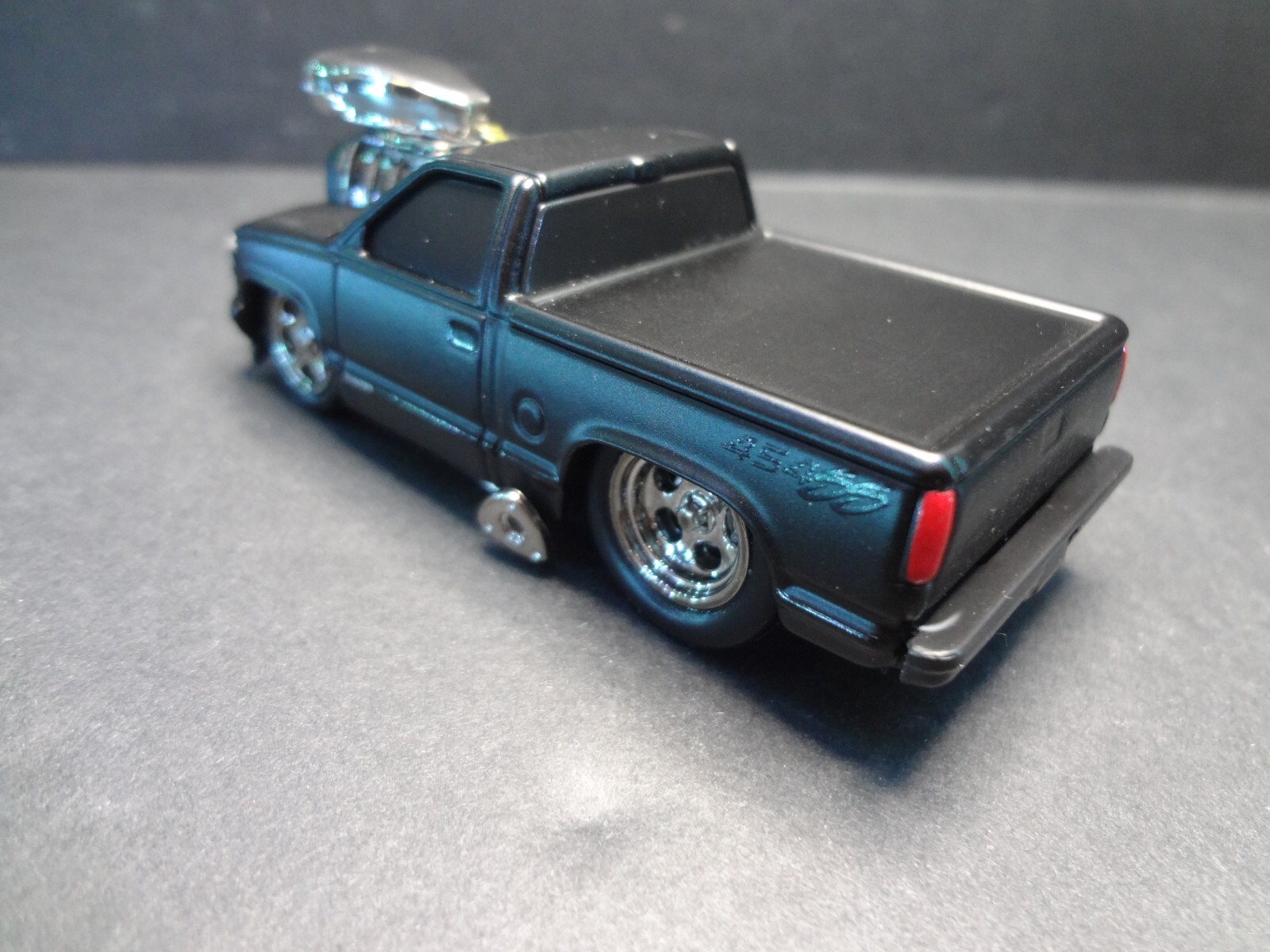 Muscle Machines 1993 Chevrolet 454 SS Pickup flat black – Loose 1:64