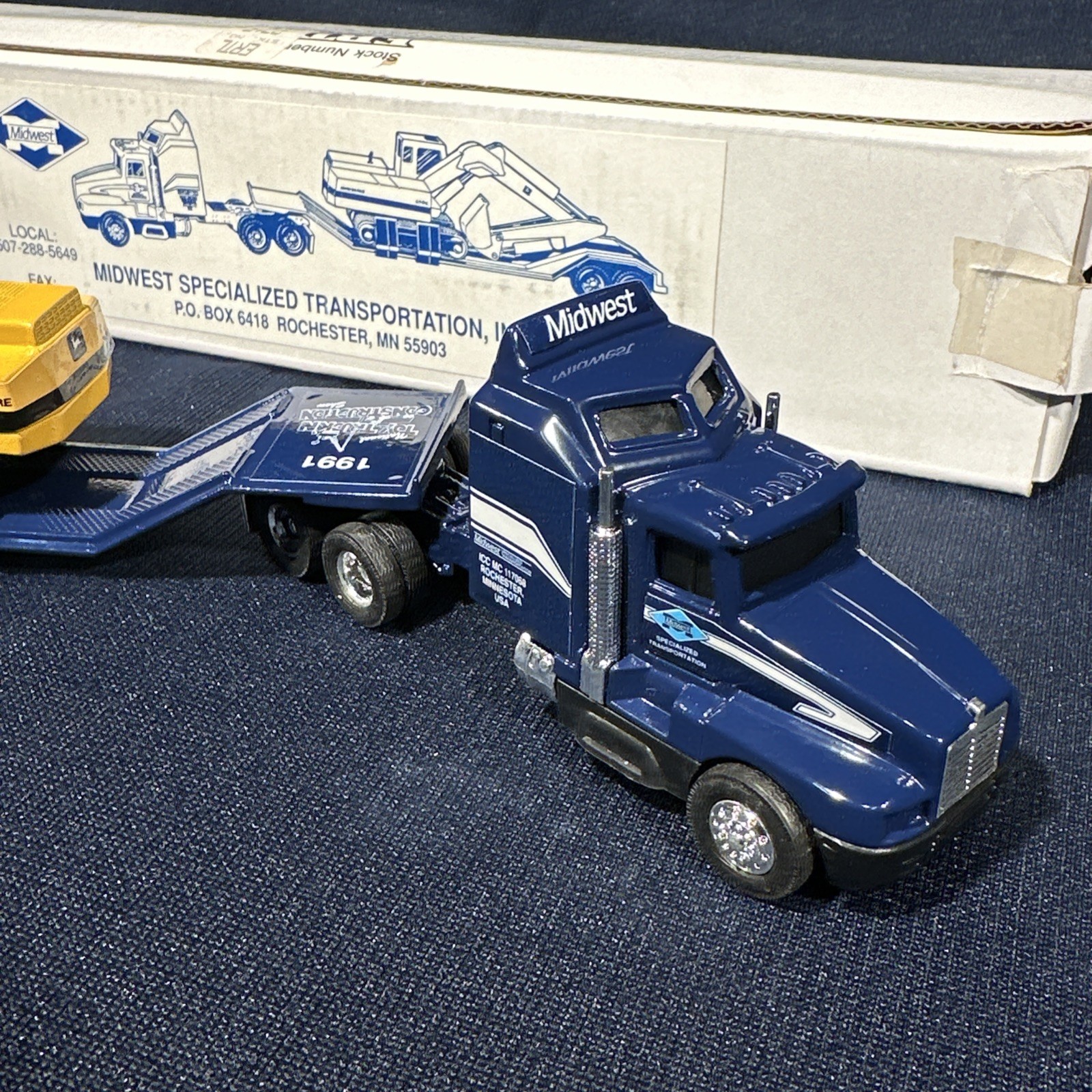 1:64 Ertl Kenworth Midwest Specialized Transportation Lowboy/John Deere 690c NIB