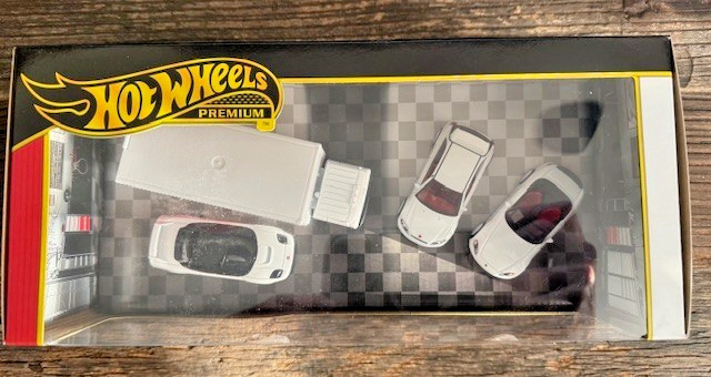 Hot Wheels 2025 Premium Diorama Honda Set Civic Type-R, NSX-R, S2000