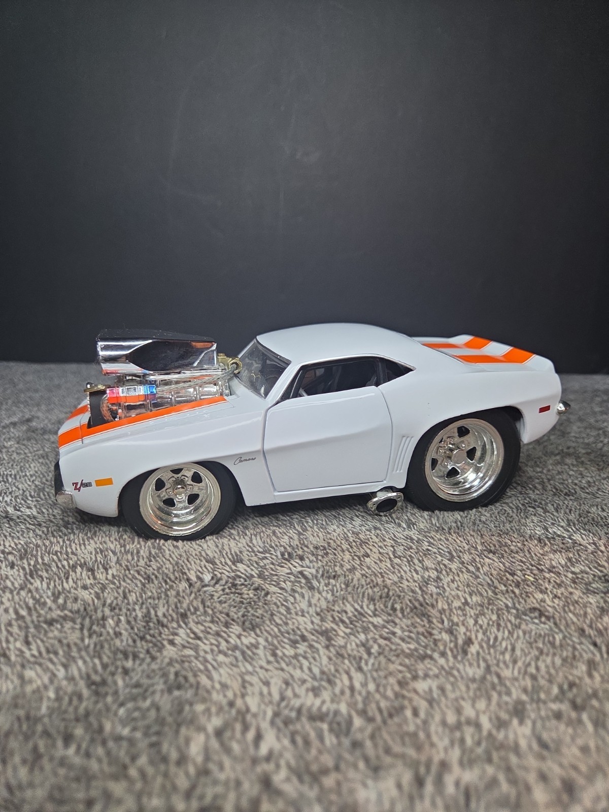 Vintage Muscle Machines 1969 Camaro White & Orange 2003 Funline