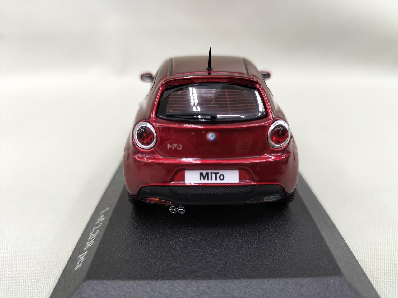 MINICHAMPS Red Metallic Alfa Mito 2009
