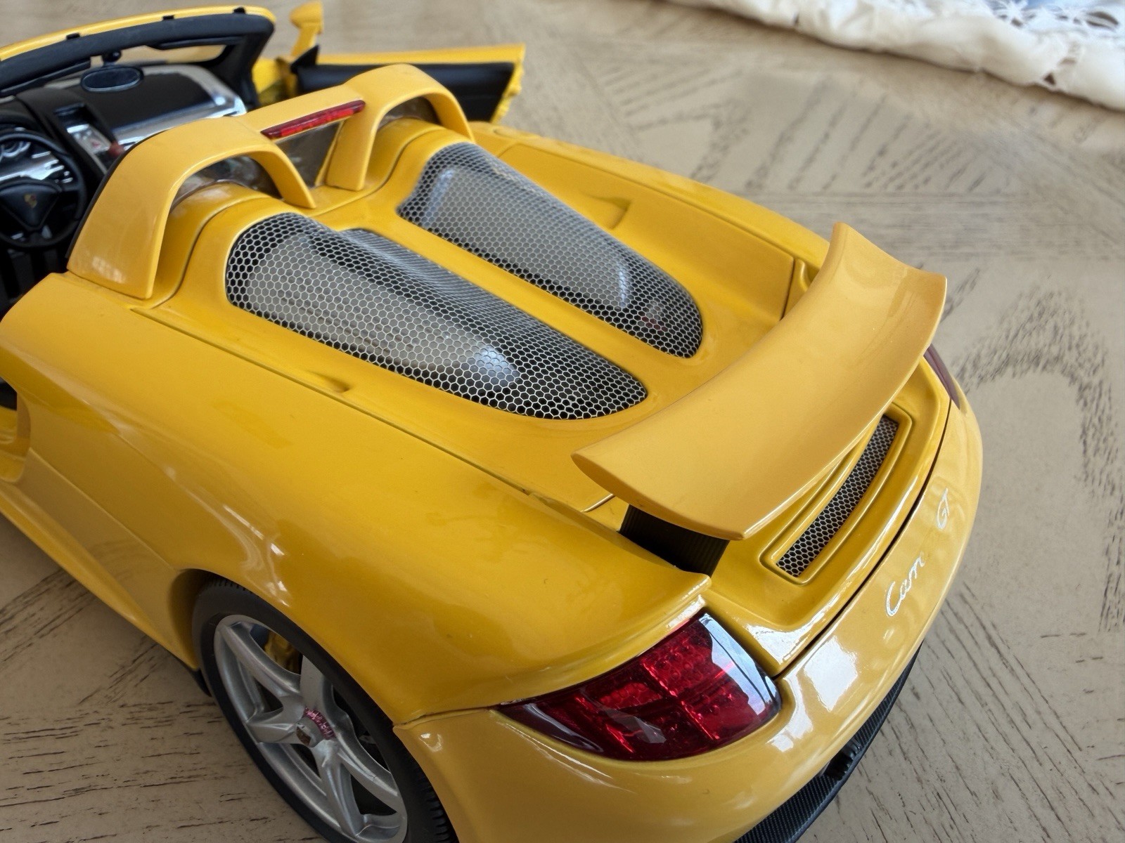 AUTOart Porsche Carrera GT 1:18 VERY RARE Yellow