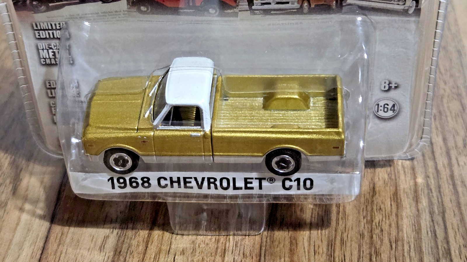 GREENLIGHT 1/64 1968 CHEVROLET C-10 ANNIVERSARY COLLECTION SERIES 2