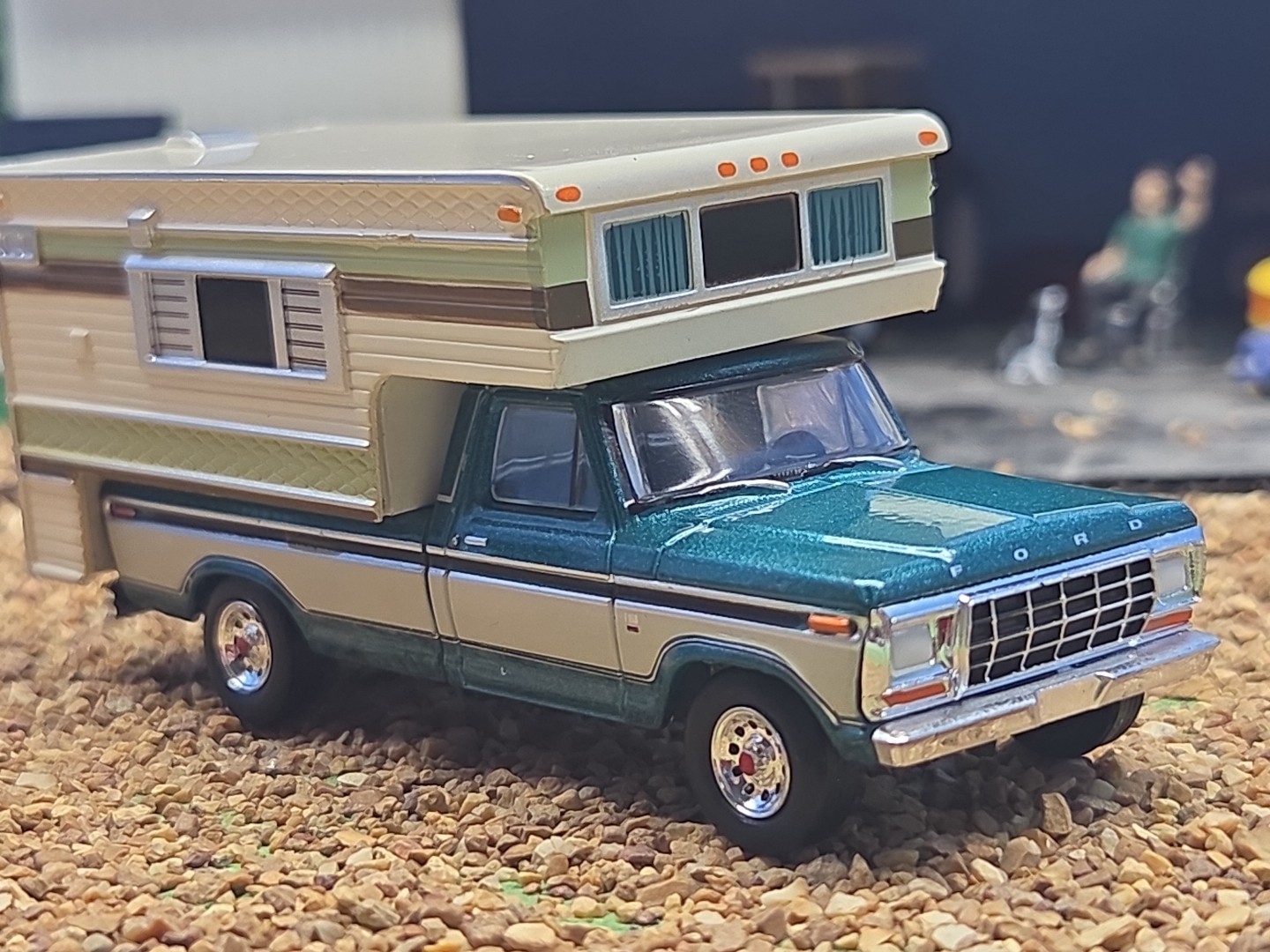 GREENLIGHT 1978-79 4×4 Ford F-250 XLT Lariat Truck 1:64 CAMPER Farm Ertl 1979