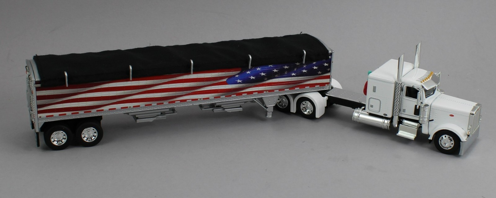 DCP 1:64 *WHITE AMERICA 250* Peterbilt 389 48″ Flattop w/Wilson Grain Trailer