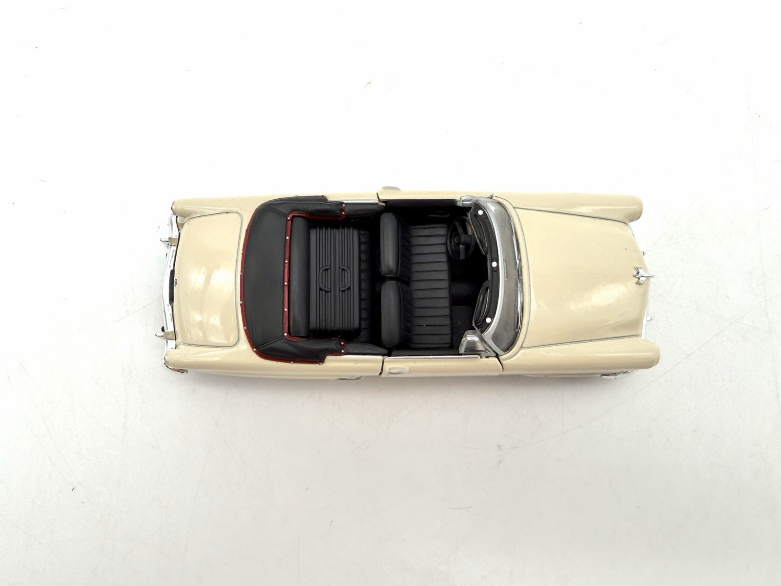 Welly 1953 Ford Crestline Sunliner Convertible Diecast 1:43