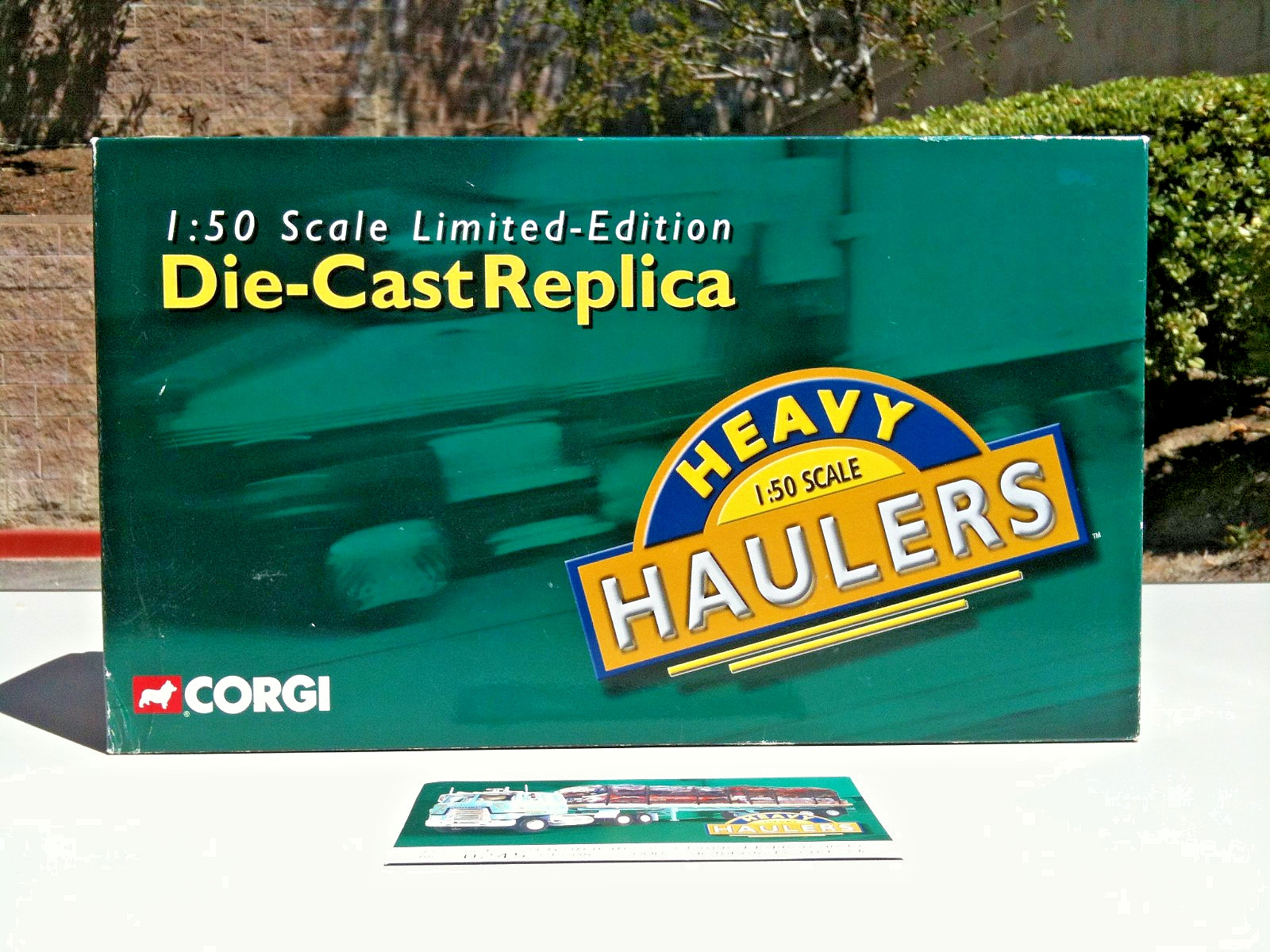 Corgi Heavy Haulers International Transtar with Crushed Car Load 1:50 Scale