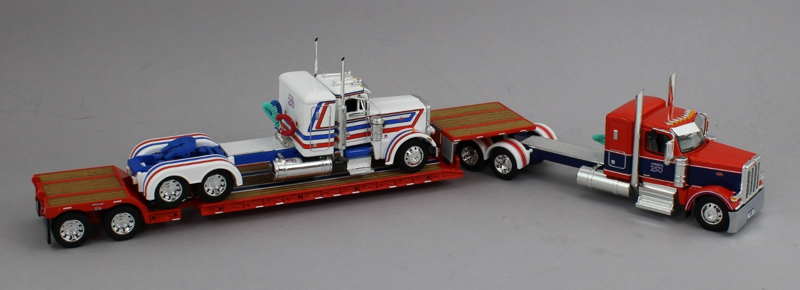 DCP 1:64 *AMERICA 250* Peterbilt 589 w/Lowboy & 359 Bicentennial LOAD *NIB*
