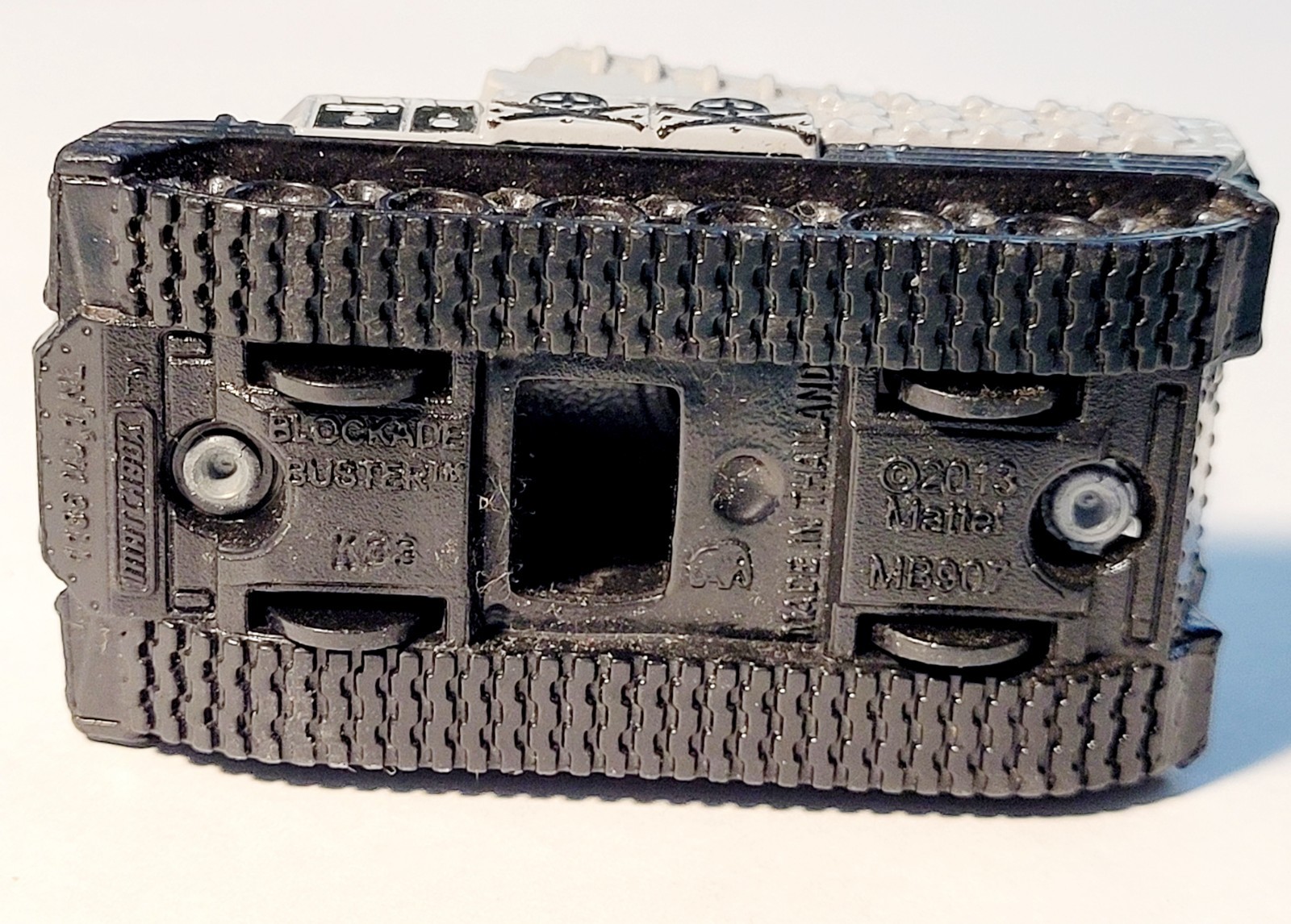 2013 Matchbox Blockade Buster Tank MB907 Heroic Rescue Series K33 Die-Cast 1:64