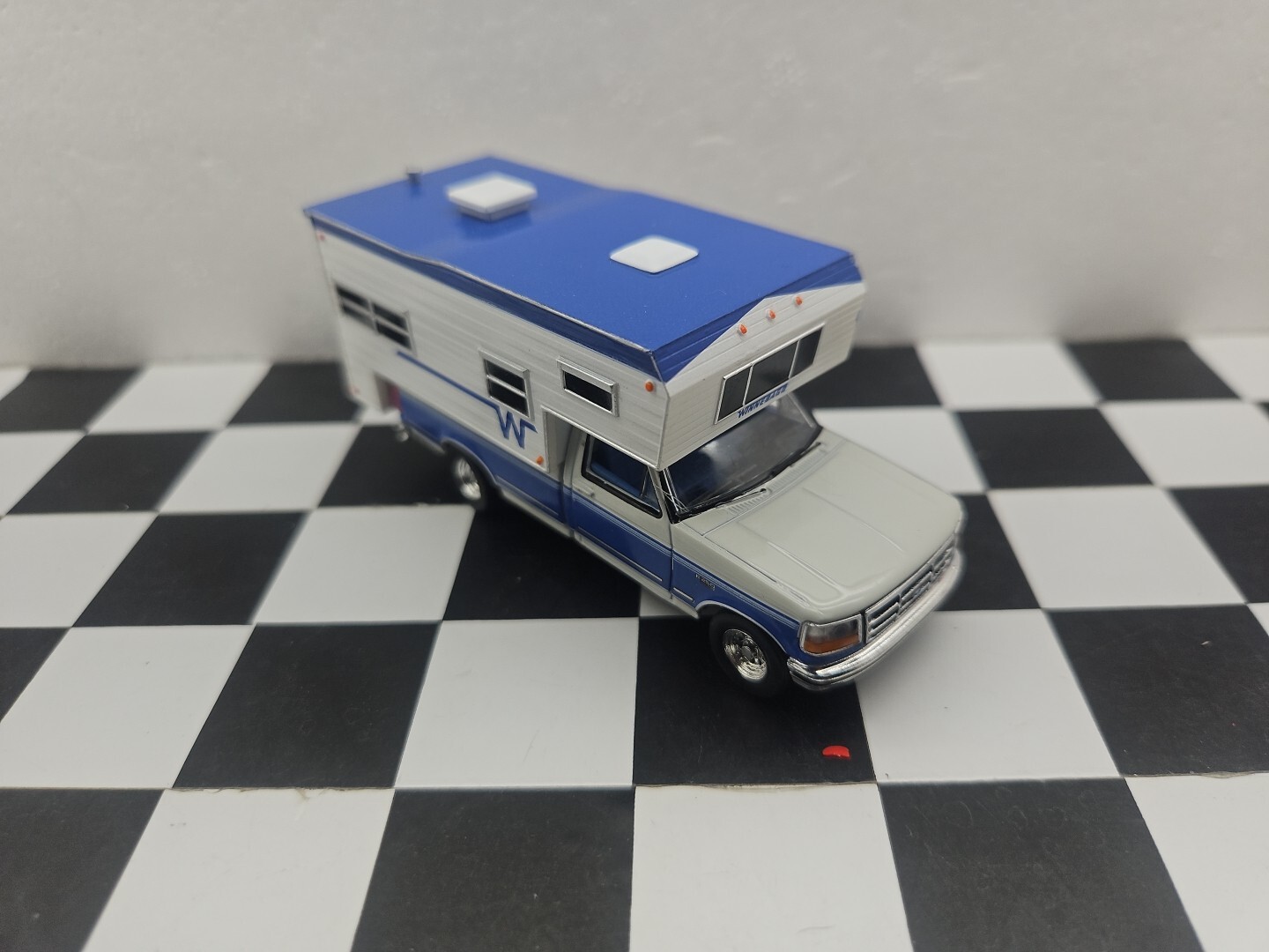 GREENLIGHT 1992 4×4 Ford F-250 XLT Lariat Truck 1:64 CAMPER Pickup Ertl Farm 4WD
