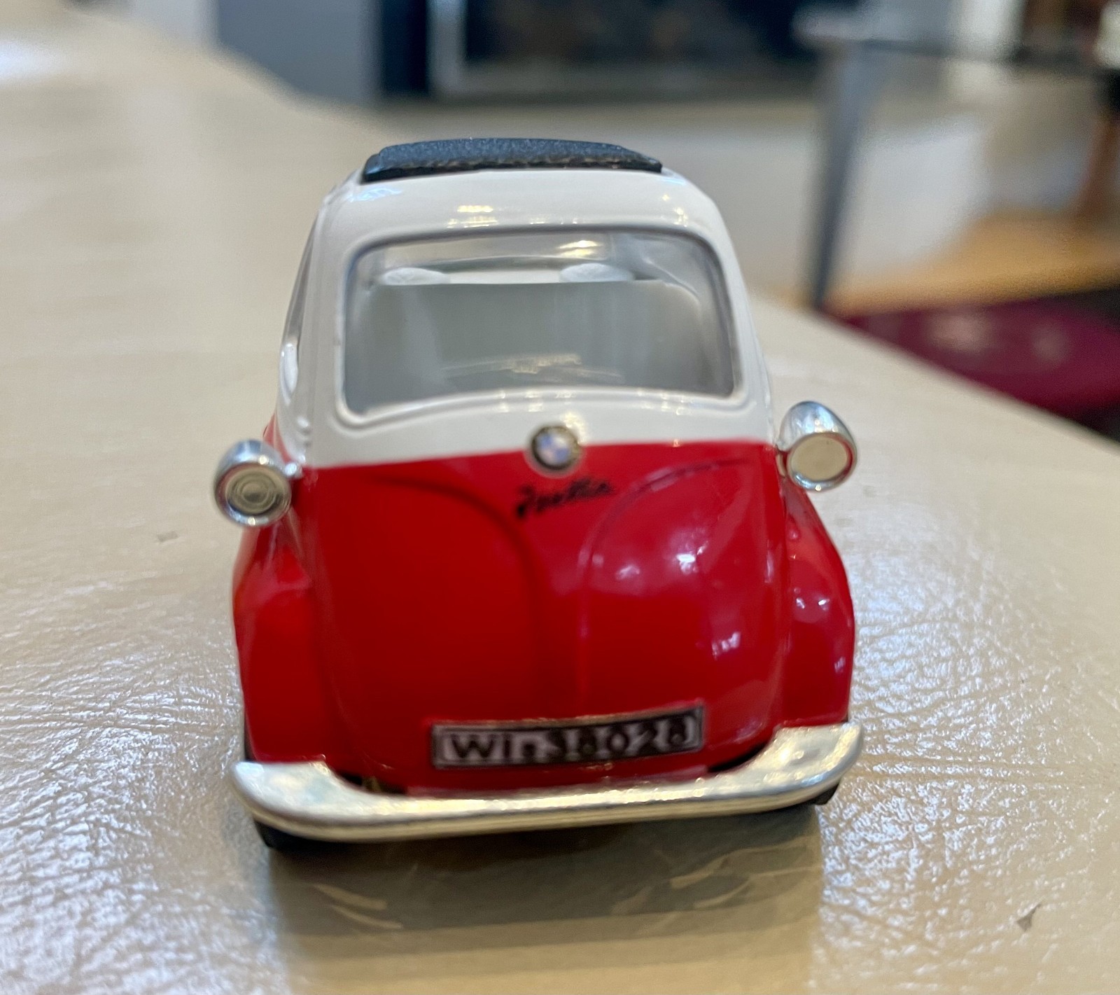 Kintoy Red & White Diecast BMW Isetta *BRAND NEW*