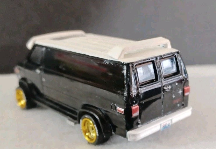 Greenlight ( CUSTOM) 1978 GMC VANDURA VAN