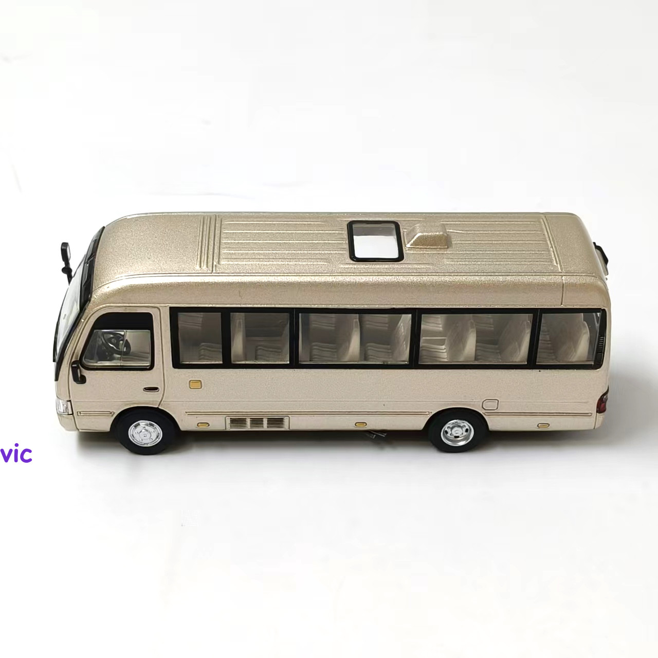 1/64 Scale Coaster 2013 Minibus Alloy Diecast Model – Collectible Car Ornament