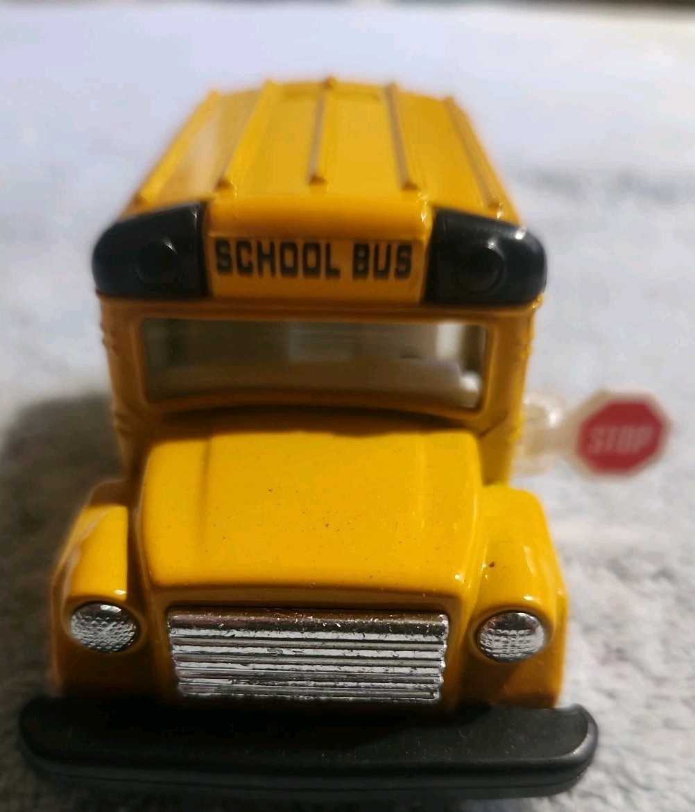 (2) Kintoy Yellow Mini-Short School Bus Diecast Pull Back Action Stop Sign Moves