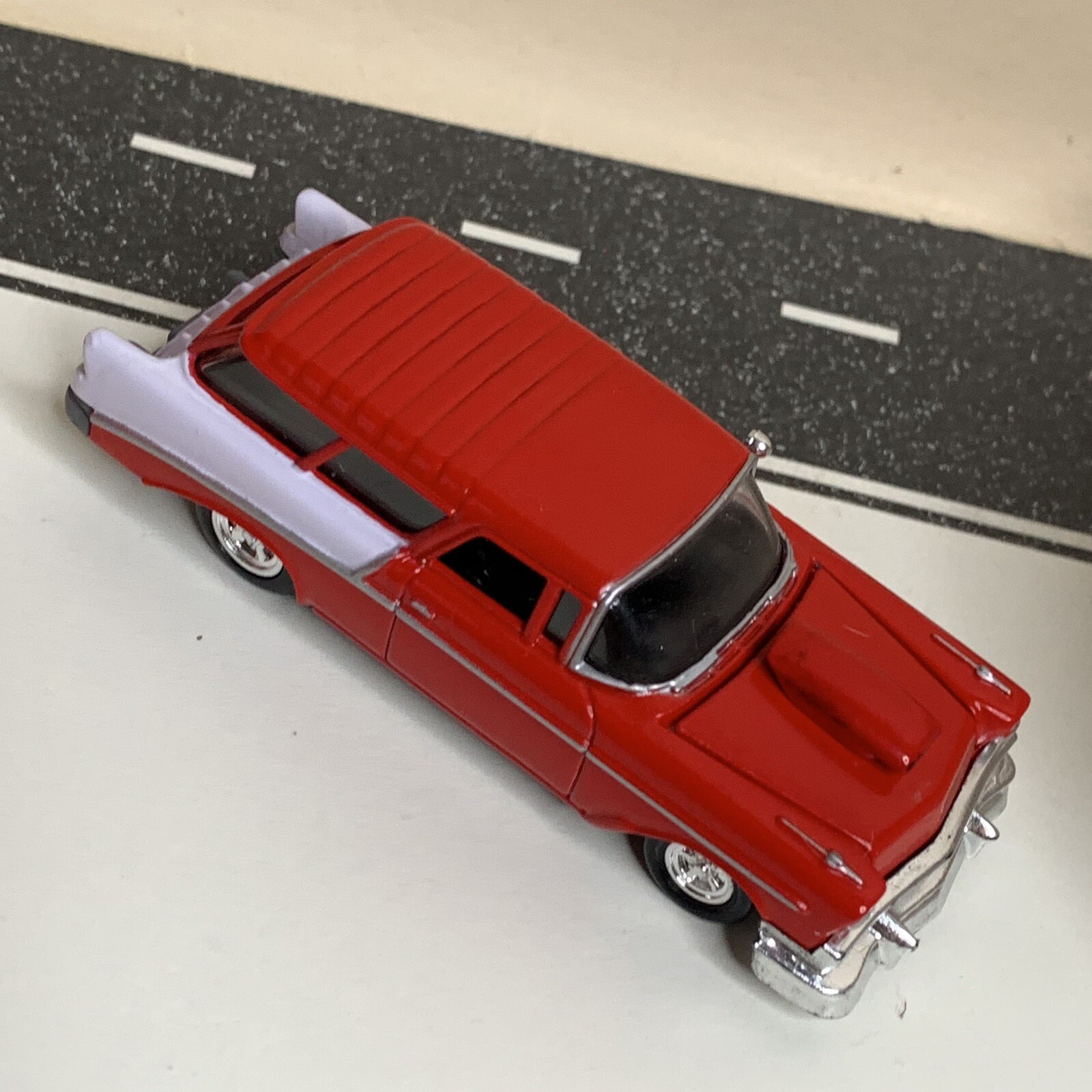 1997 Racing Champions Hot Rod Series #65 ’56 Chevy Nomad Wagon Red/White 1:64 NM