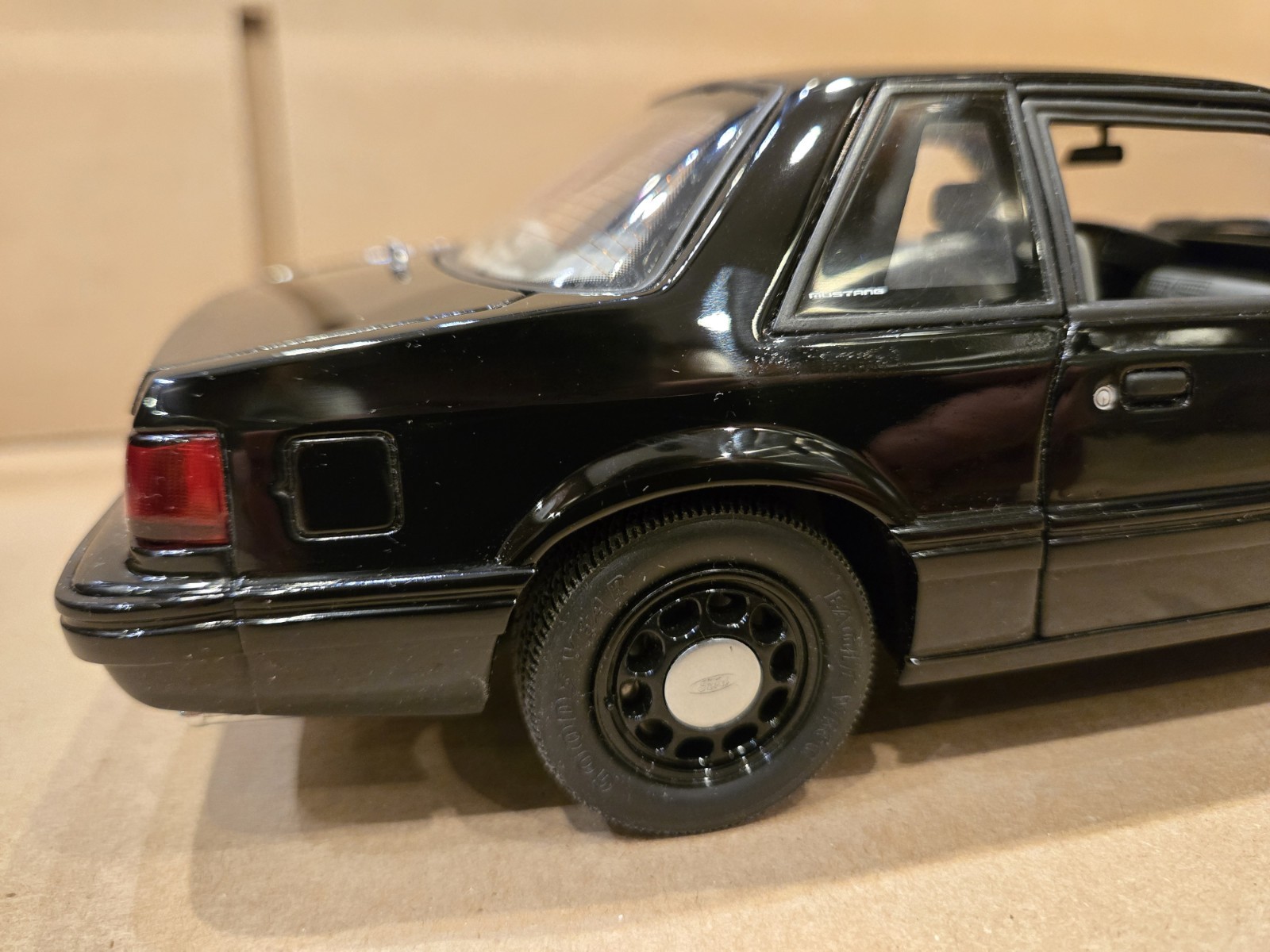 READ – GMP 1/18 Scale 1992 FBI Pursuit Ford Mustang SSP – Diecast 🔥🔥🔥