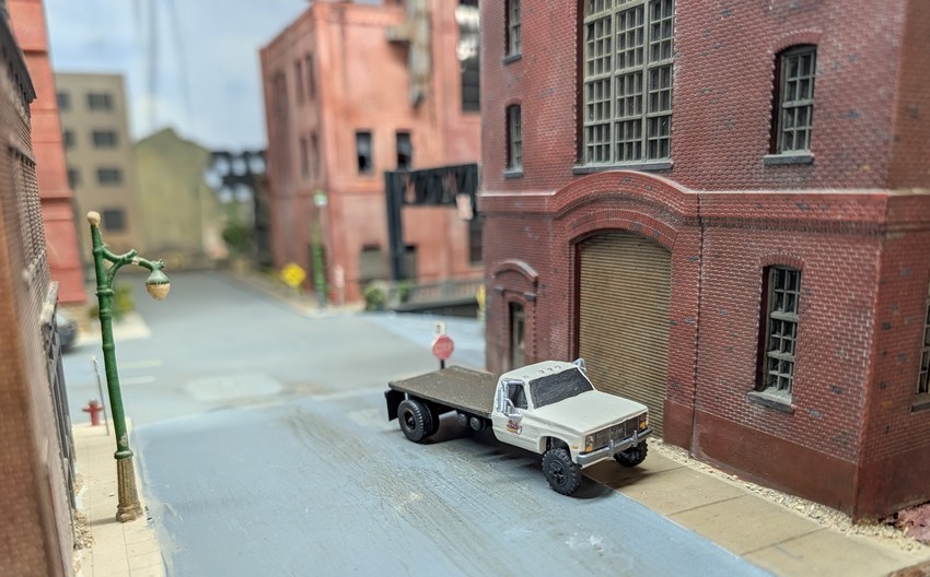 Custom Built 1/87 HO Scale 1980s GMC 3500 Flatbed Truck, 3D Printed Resin Model