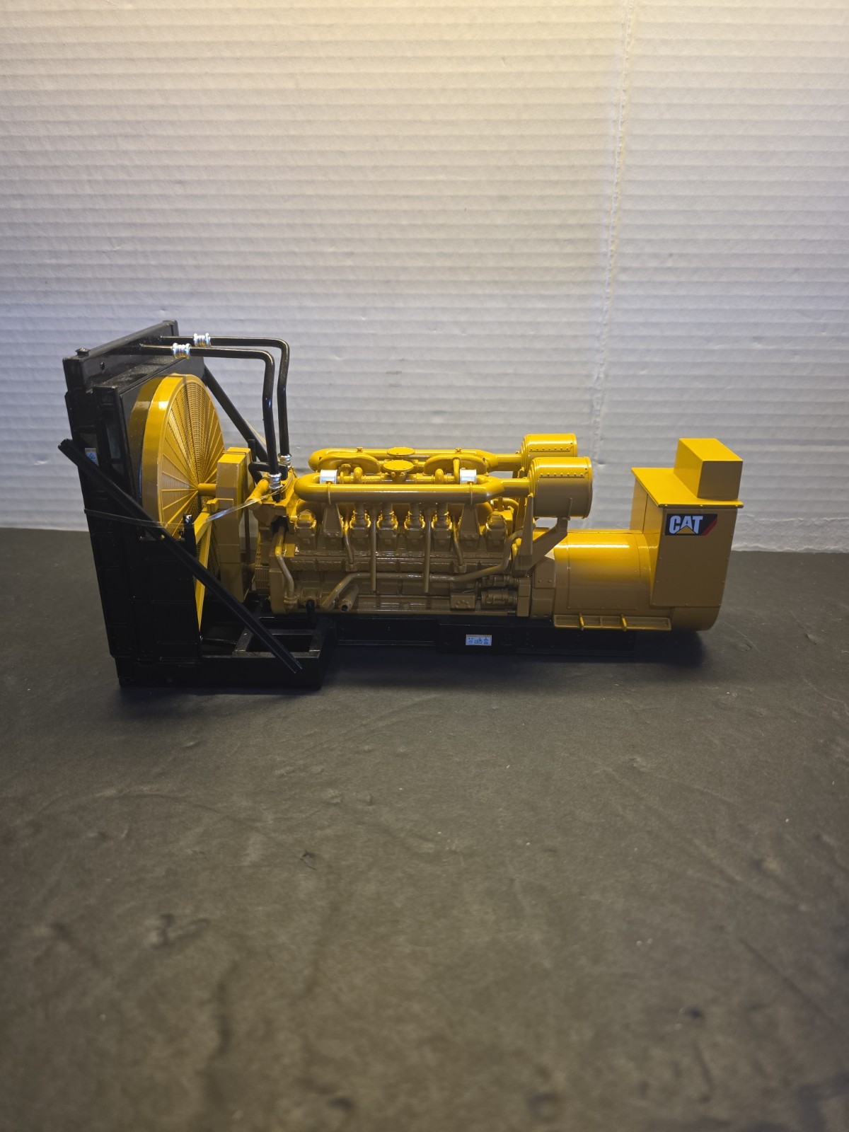 CAT CATERPILLAR 3516B ENGINE GENERATOR 1/25 MODEL BY DIECAST MASTERS