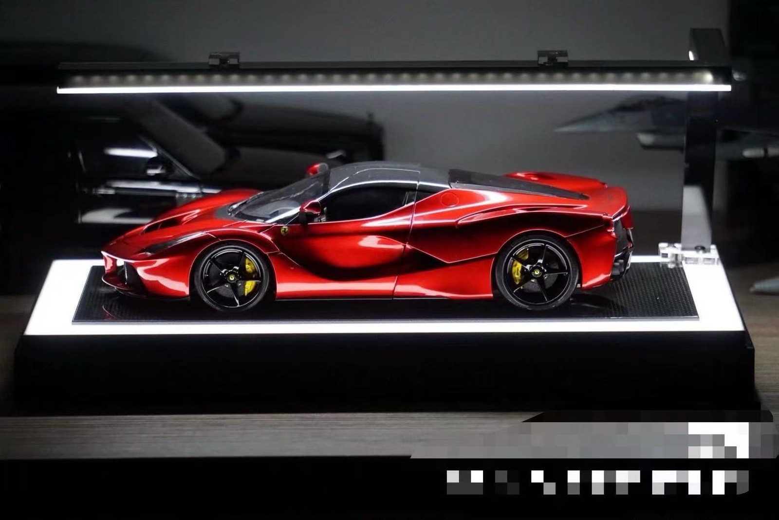 High Grade Real Carbon LED Display Case Chocolate Tone Box for Auto & Motorcycle