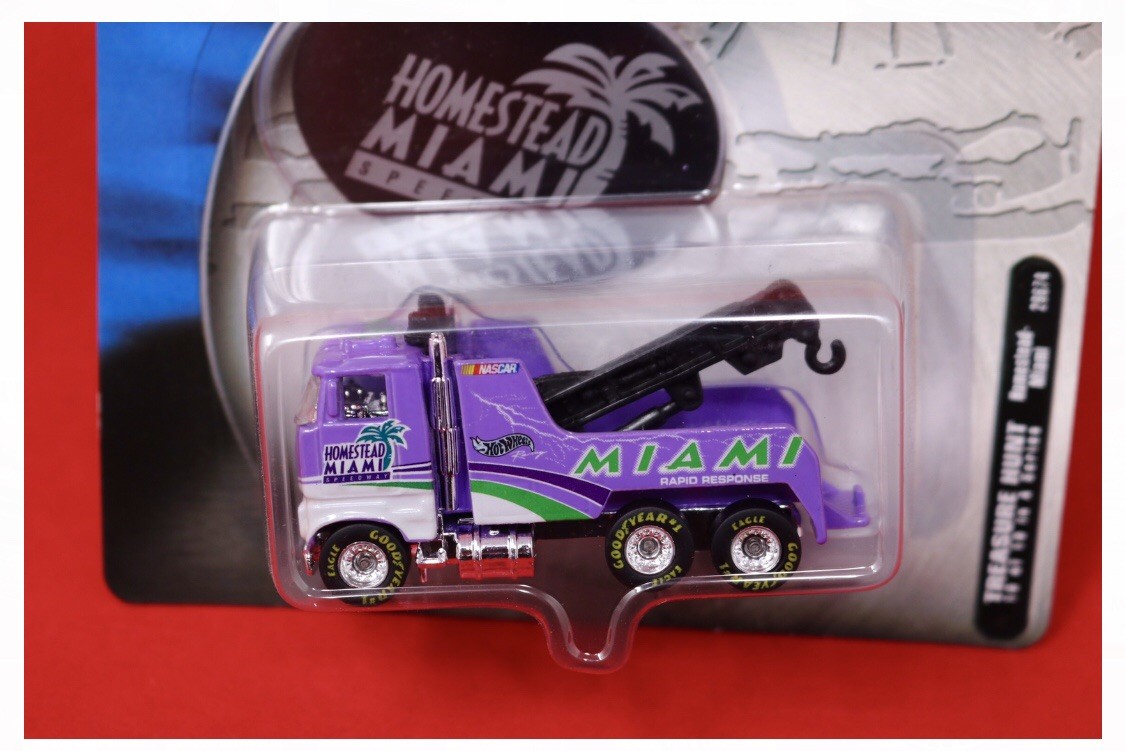 Hot Wheels Treasure Hunt Rig Wrecker NASCAR Homestead Miami 2001 Super T-Hunt