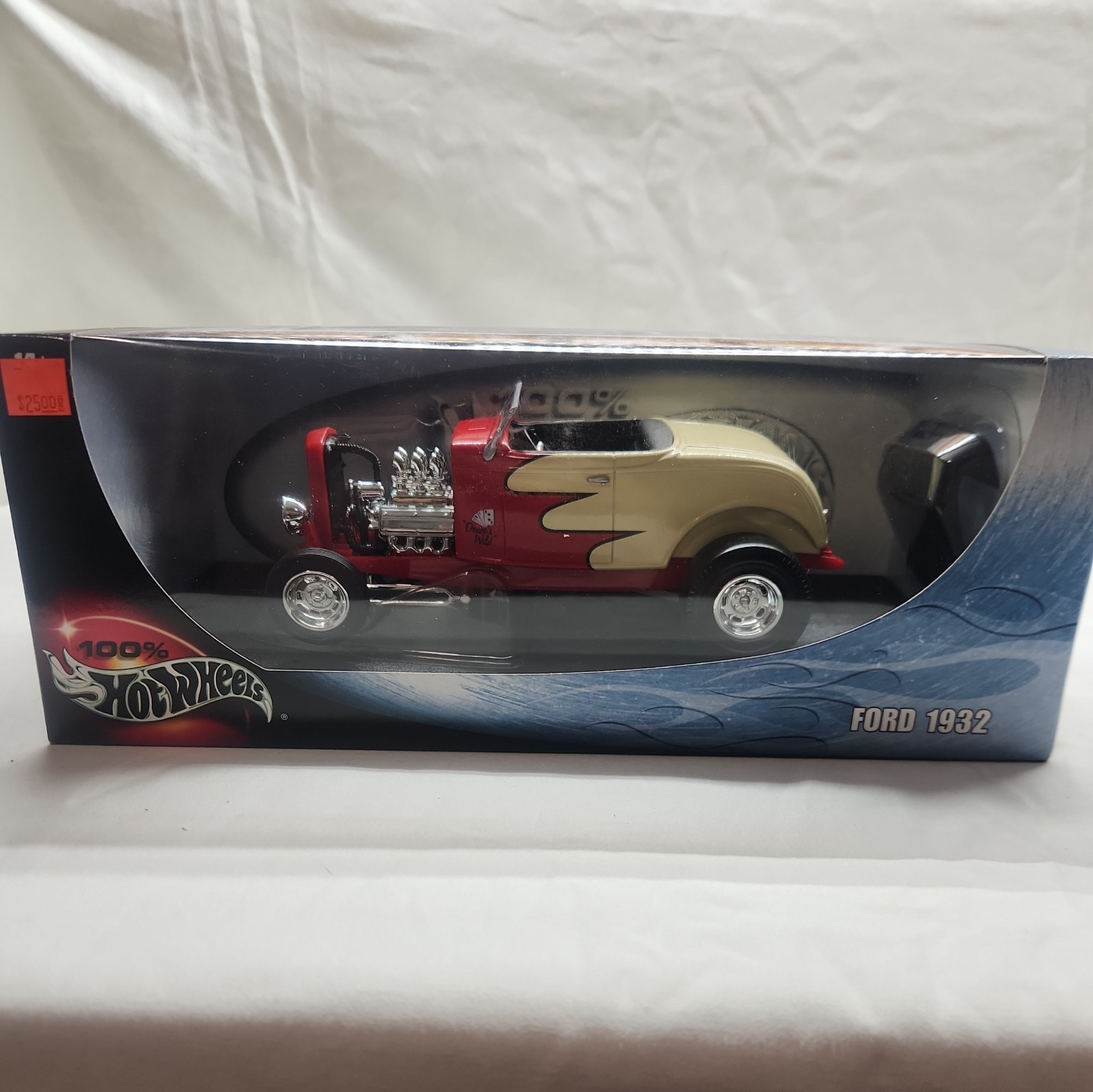 Hot Wheels 2000 1932 Ford Red & Cream with Removable Top 1:18 Scale Diecast Car