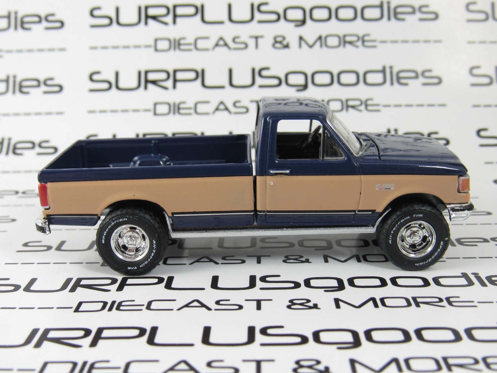 2025 Greenlight 1:64 LOOSE Blue 1987 FORD F150 F-150 XLT LARIAT Farm Work Pickup