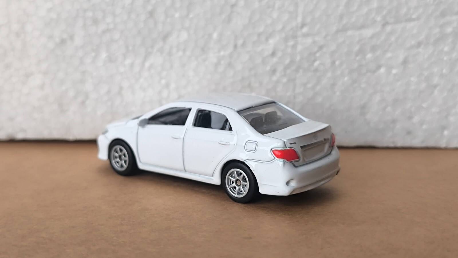 WELLY 1:64 1:60 TOYOTA COROLLA WHITE scale car diecast metal