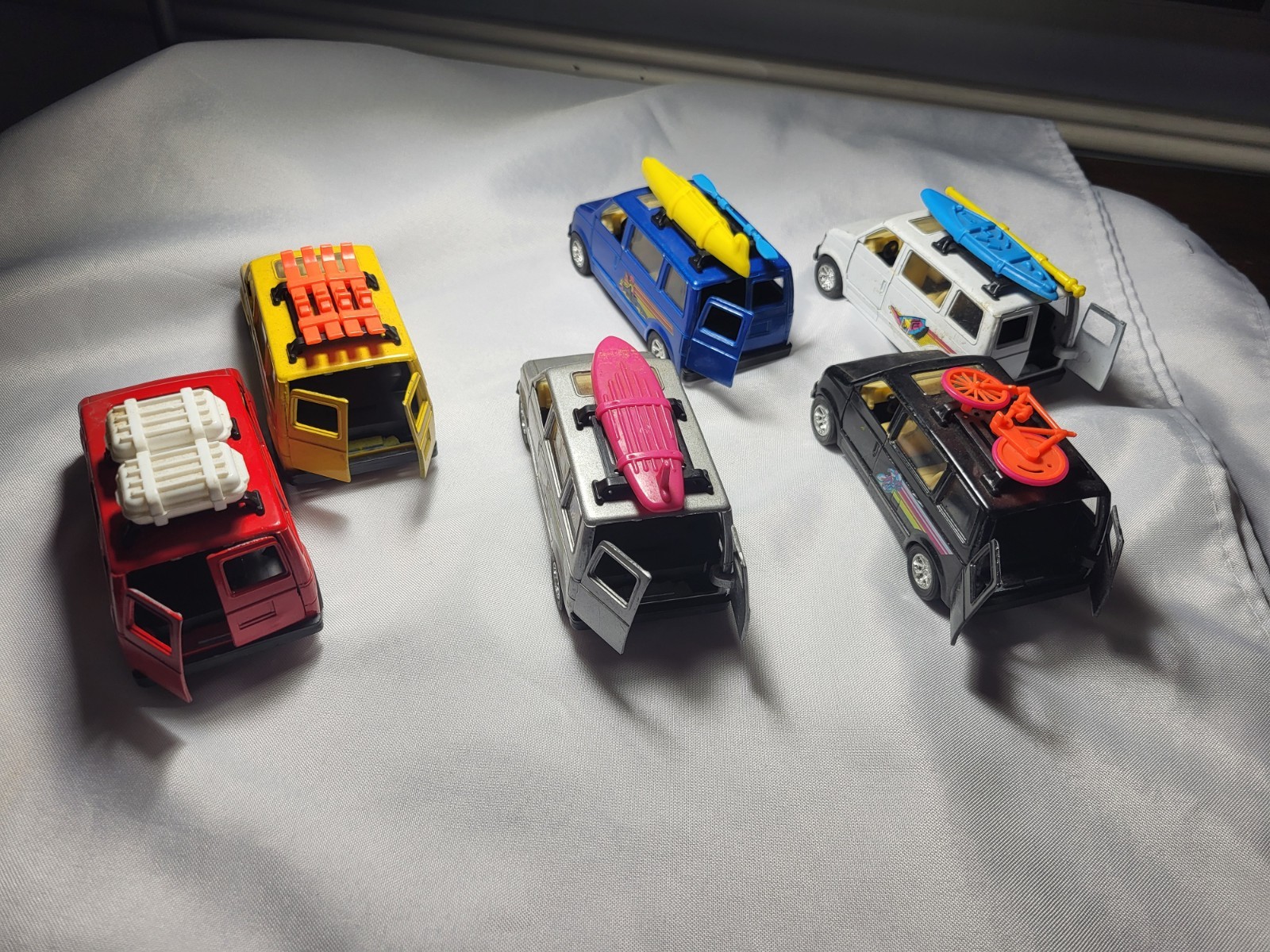 Lot of (6) Kintoy 1980s Pull back sports travel vans diecast 3.5