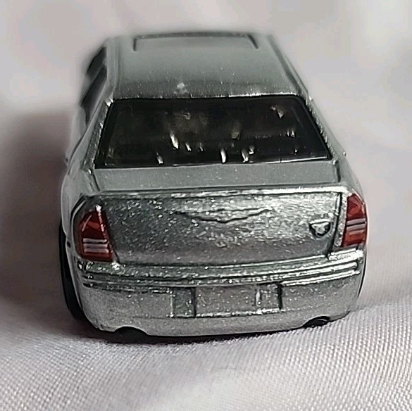 DCC 2005 Chrysler 300c Hemi In Silver Vintage Diecast Car 1:64