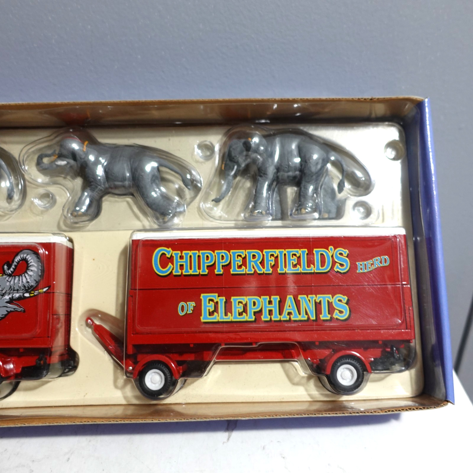 Corgi Diecast 31902 Chipperfields Foden S21 Lorry & Trailer With Elephants