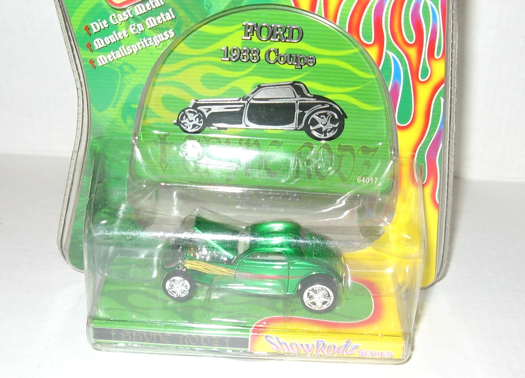 Road Signature 1:64 scale Show Rodz 1933 Ford Coupe Hot Rod with Opening Hood