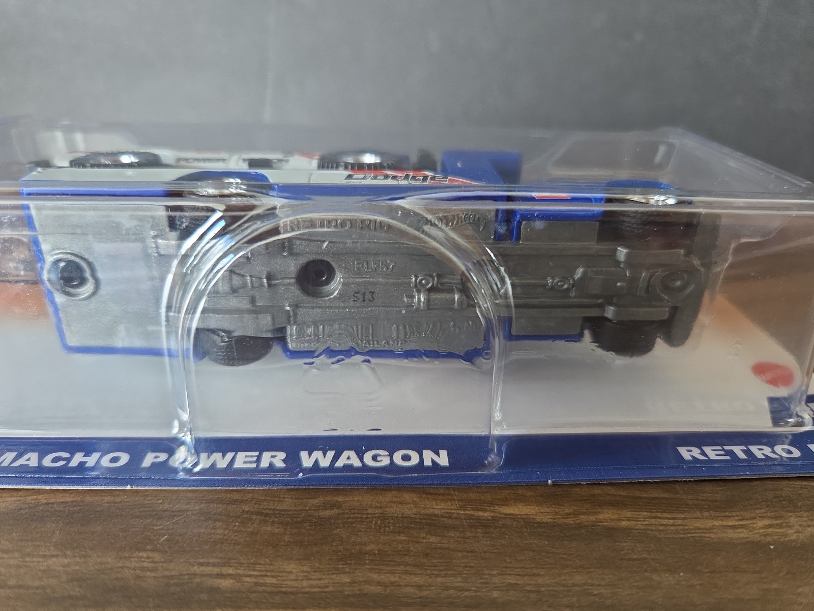 Hot Wheels Premium Team Transport 80 Dodge Macho Power Wagon/Retro Rig