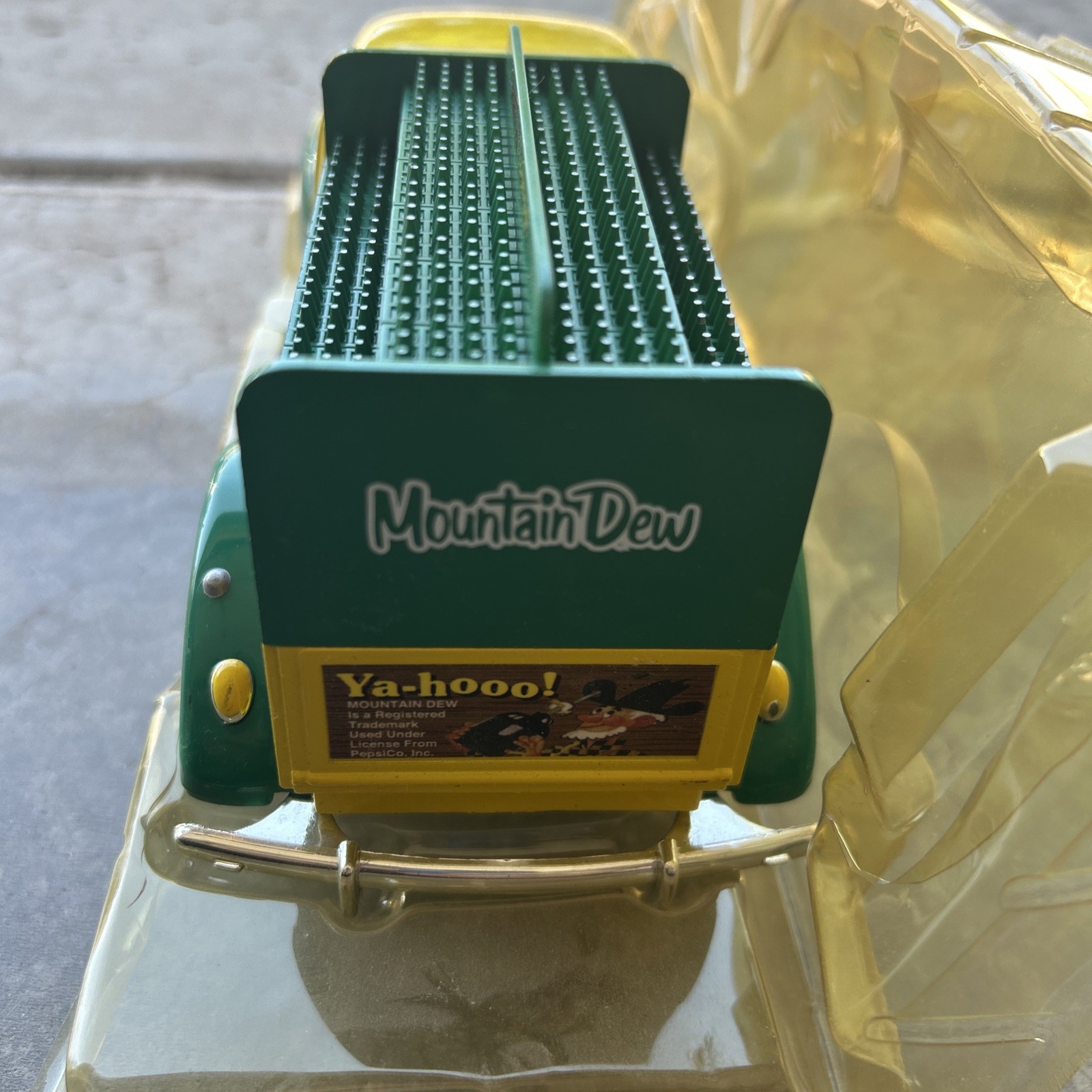 Mountain Dew Diecast With Key 1940s truck miniature car