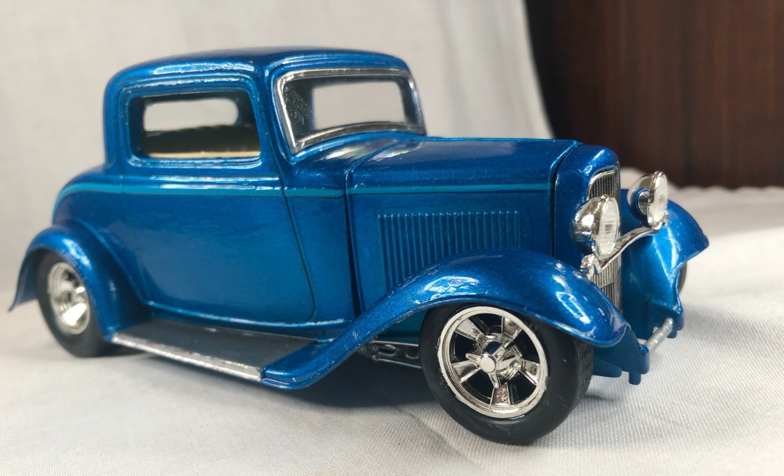 1932 ford coupe Blue diecast Johnny Lightning 1210SF00 1/24