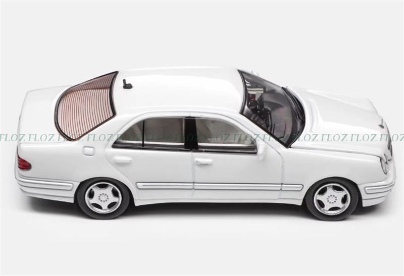 1:64 Max well Mercedes Benz E320 W210 6th Generation E-Class Pearlescent white