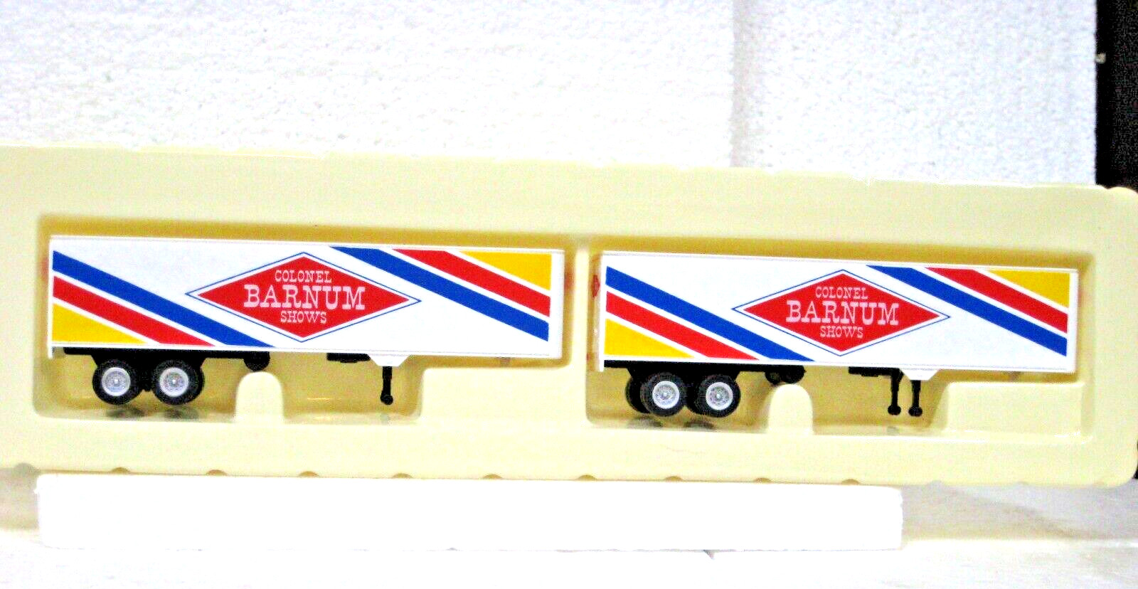 HO SCALE CONCOR COLONEL BARNUM SHOWS 2 PCS TRACTOR TRAILER