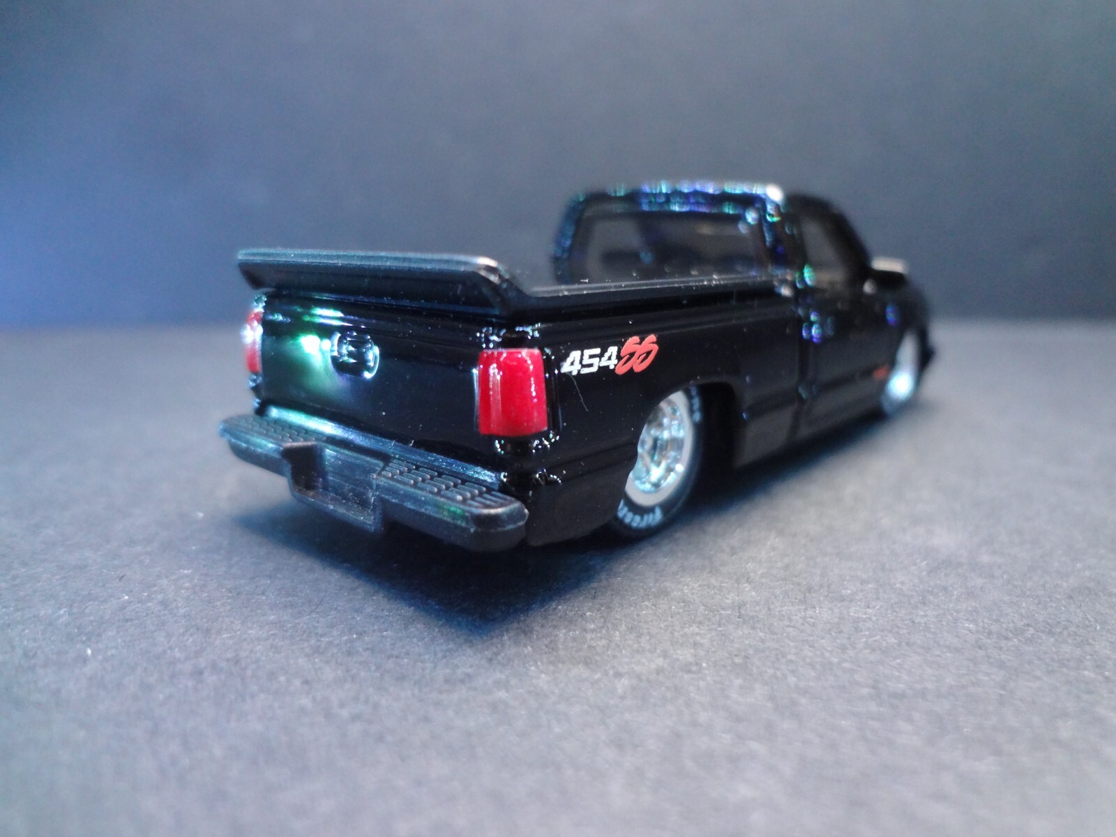 MaisTo 1993 Chevrolet 454 SS Pickup black w/ removable bed cover – Loose 1:64
