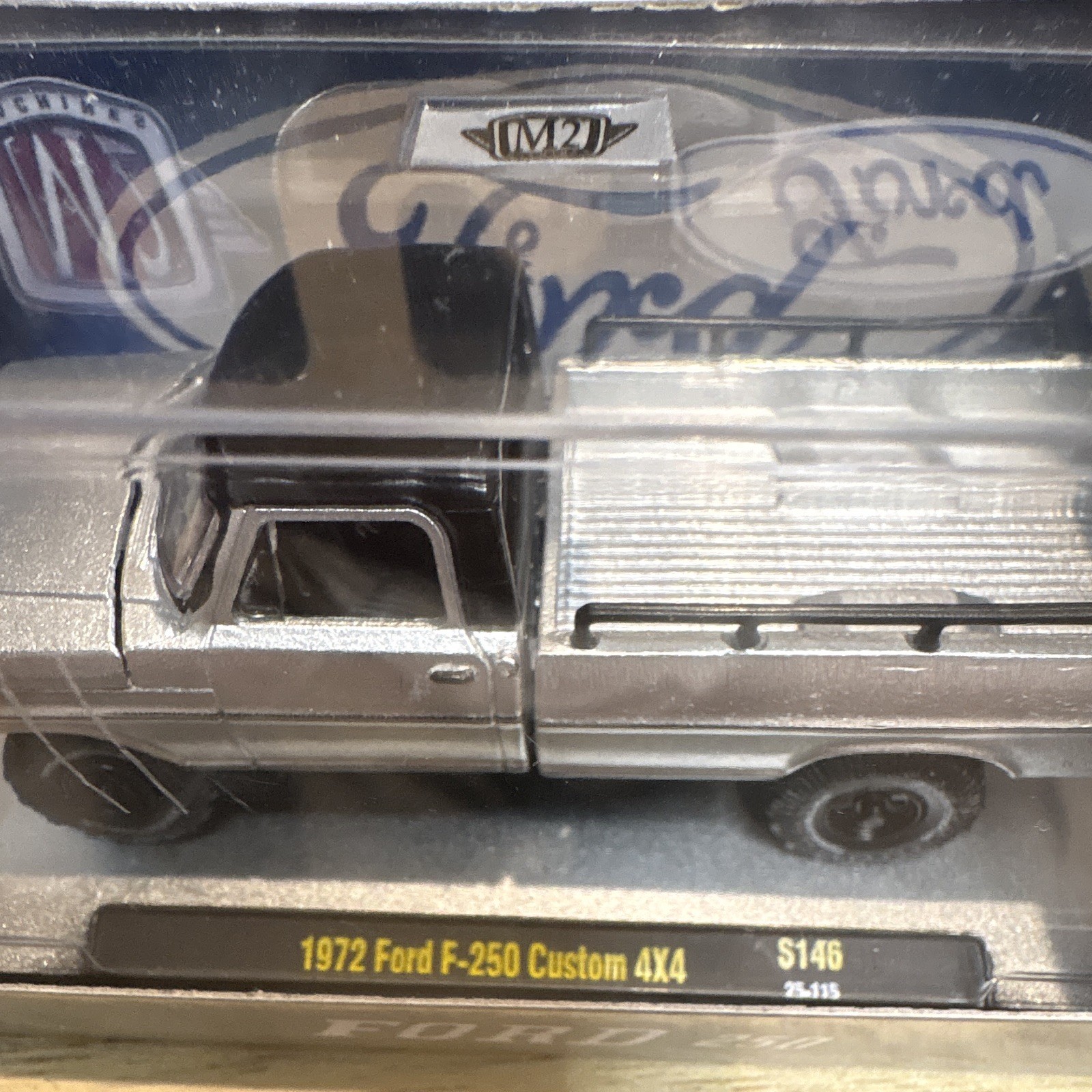 M2 Machines FoMoCo 1972 Ford F-250 Custom 4×4 1:64 Silver/Black Diecast
