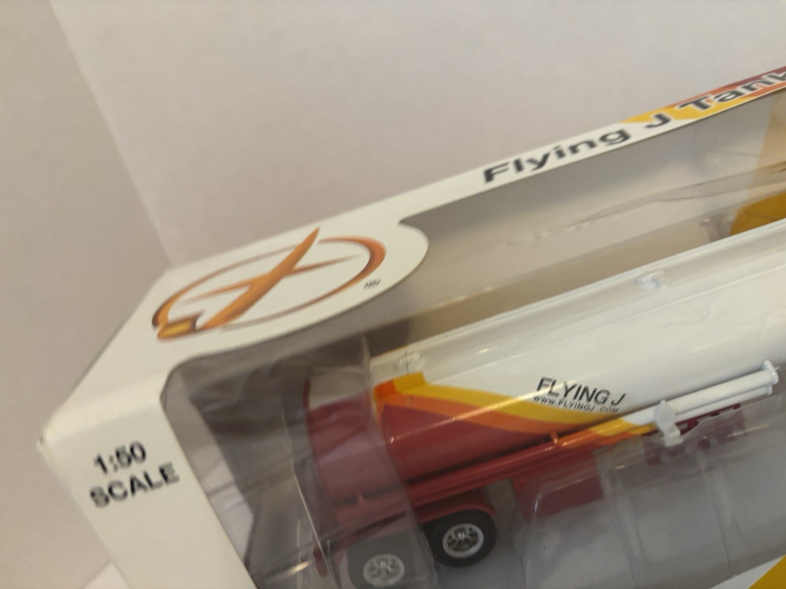 Norscot Flying J Kenworth T800 Tanker Truck W/ Heil 9200-DTS3 Diecast 1:50 58502