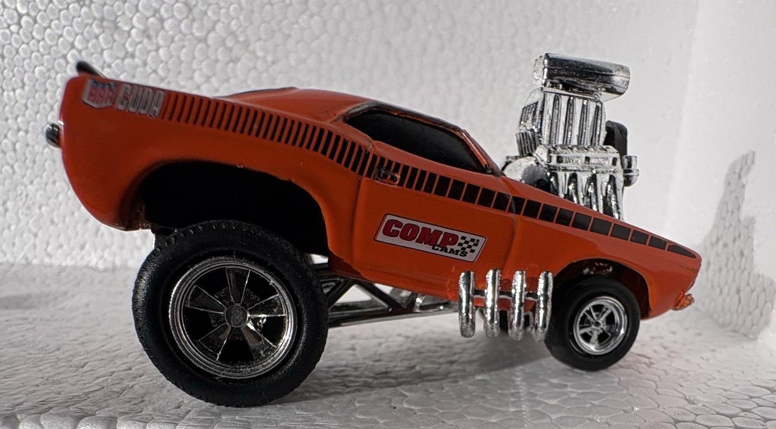 Muscle Machines 1970 Plymouth Barracuda AAR ‘Cuda 2000 Original Funline 1/64