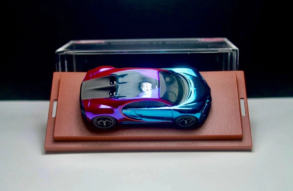 Hot Wheels ’16 Bugatti Chiron Blue/Pink Spectraflame Custom w/ Display Case