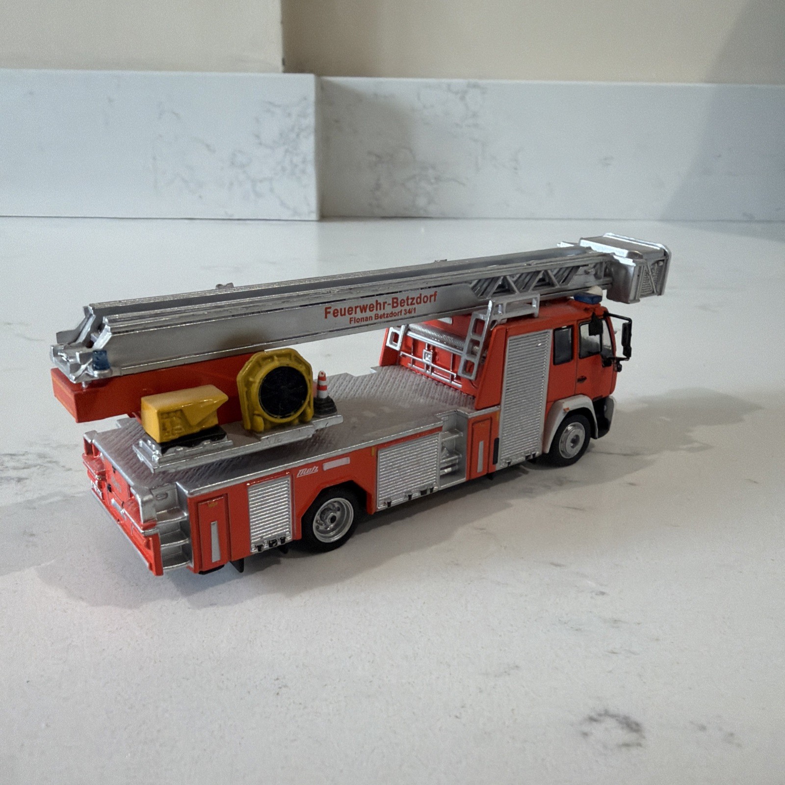 Atlas 1/72 Metz DLK 23-12 MAN LE 15.280 Fire Engine Diecast Limited Edition